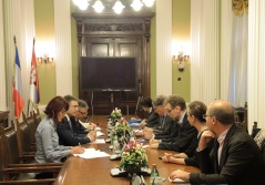 5 November 2013 The National Assembly Speaker with the members of the French Senate Committee for European Affairs